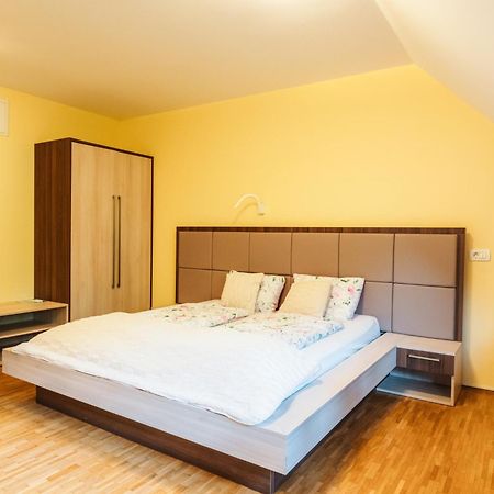 Dvorec Trebnik - Sobe Словенске-Конице Экстерьер фото